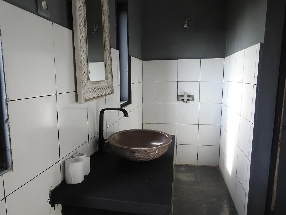 Hostel Surfers House Berawa Indonesia